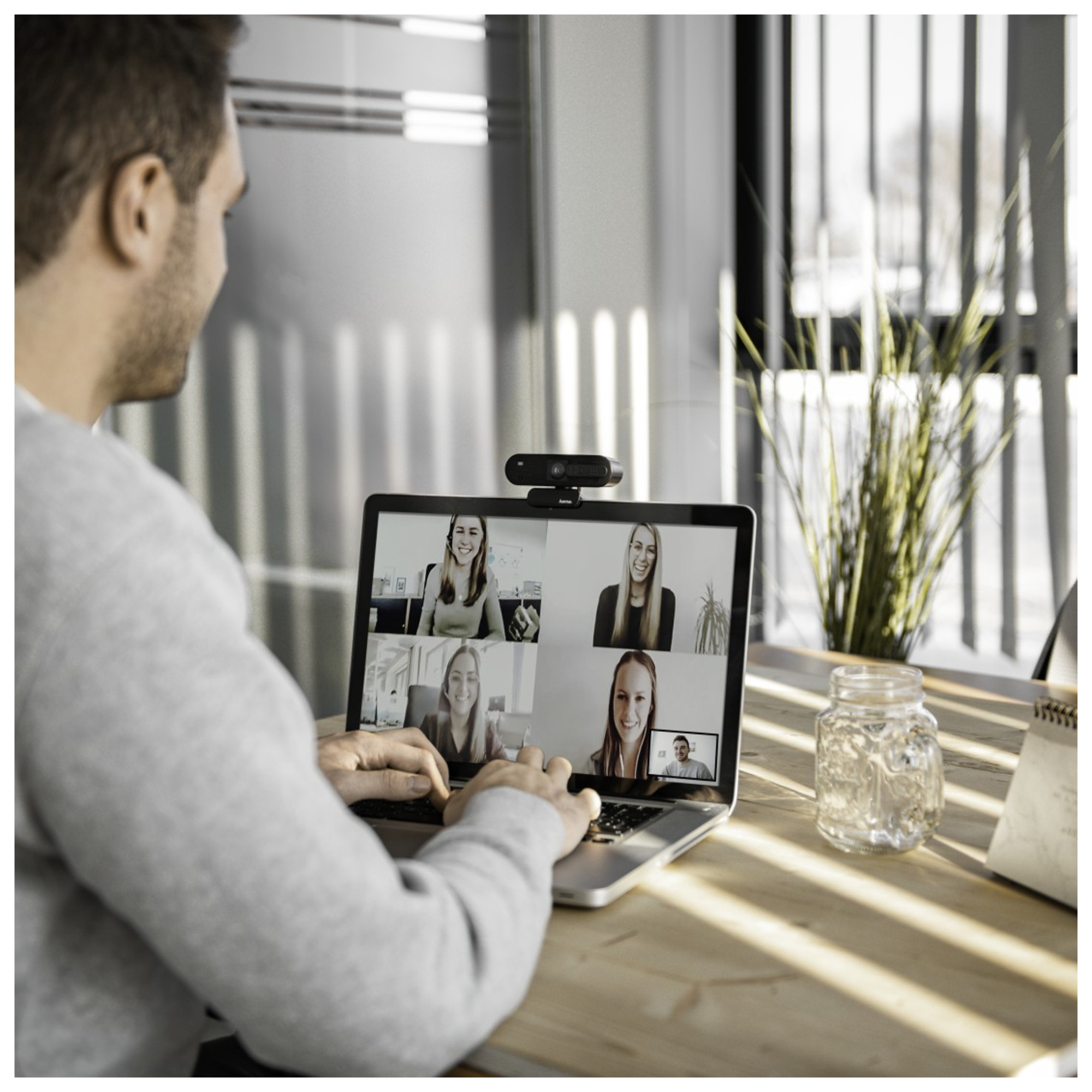 Webcam Hama C-600 Pro – 2 MP, 1920 x 1080 pixels, Auto Focus, Microphone Intégré - vue 2
