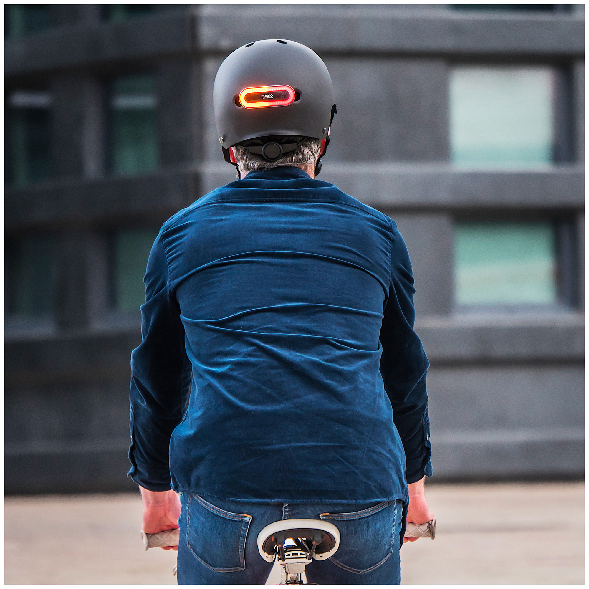 Cosmo Evasion - Casque avec éclairage Vélo Arrière Intelligent et Connecté - Feu Stop, Detection de Chute Automatique, Partage de trajet - Neuf