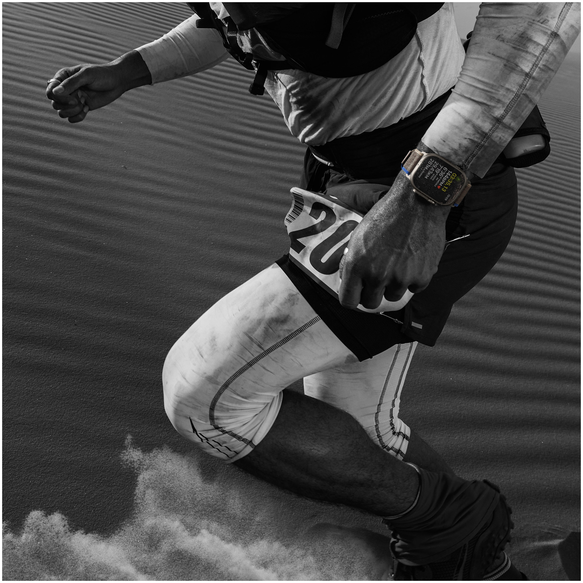 Watch Ultra GPS + Cellular Boîtier en de 49 mm avec Boucle Océan Jaune - vue 2